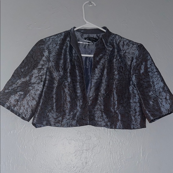 R & M Richards Black Crop Blazer with Short Sleeves 87 - Picture 1 of 7